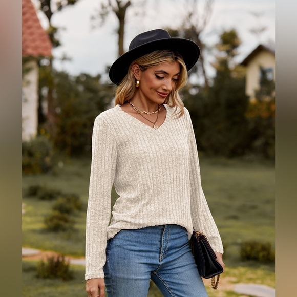 Classic Chic Ribbed V-Neck Sweater - Picture 4 of 4